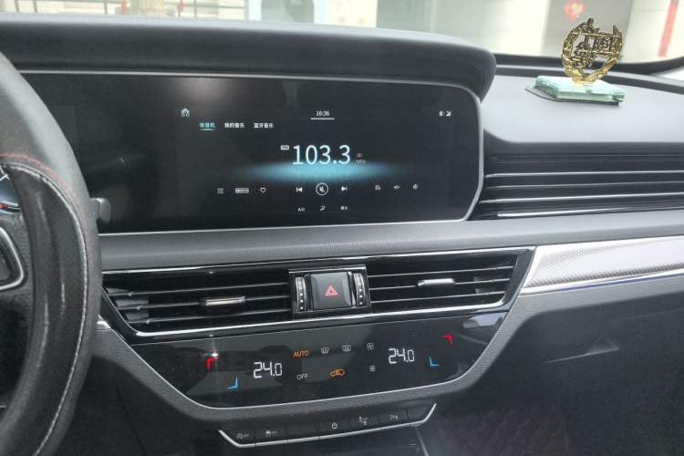 Used Hongqi HS5 2019 2.0T Smart Connect Flagship All-Wheel-Drive Version Audio And AC Panel