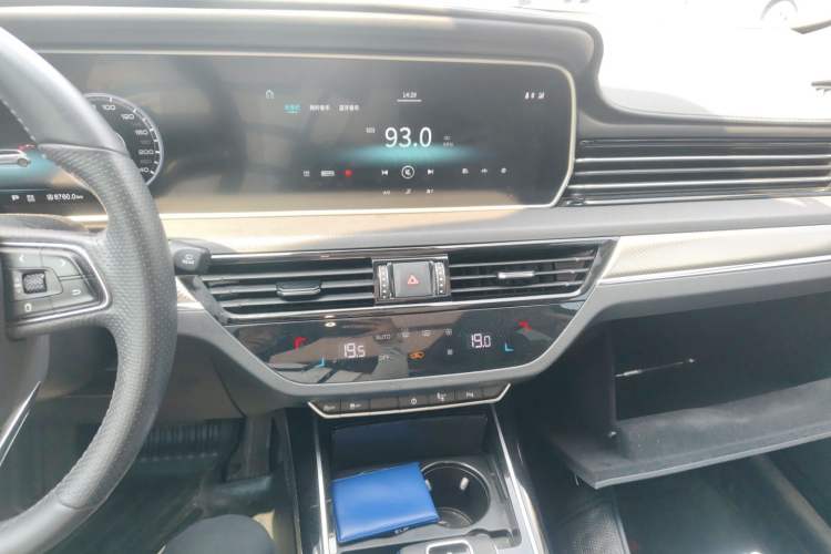 Used Hongqi HS5 2019 2.0T Smart Connect Flagship All-Wheel-Drive Version Audio And AC Panel