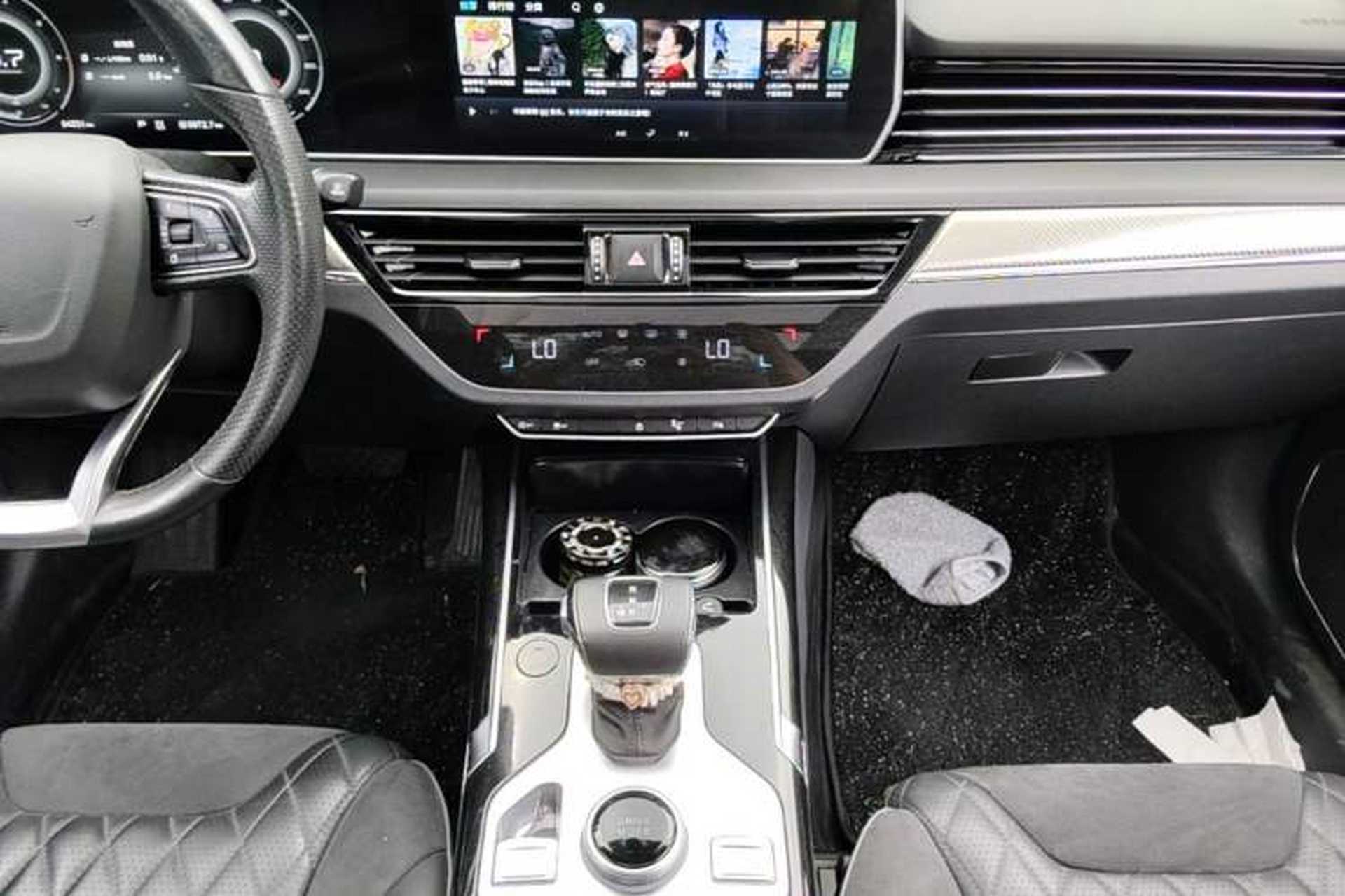 Used Hongqi HS5 2019 2.0T Smart Connect Flagship Edition Audio And AC Panel