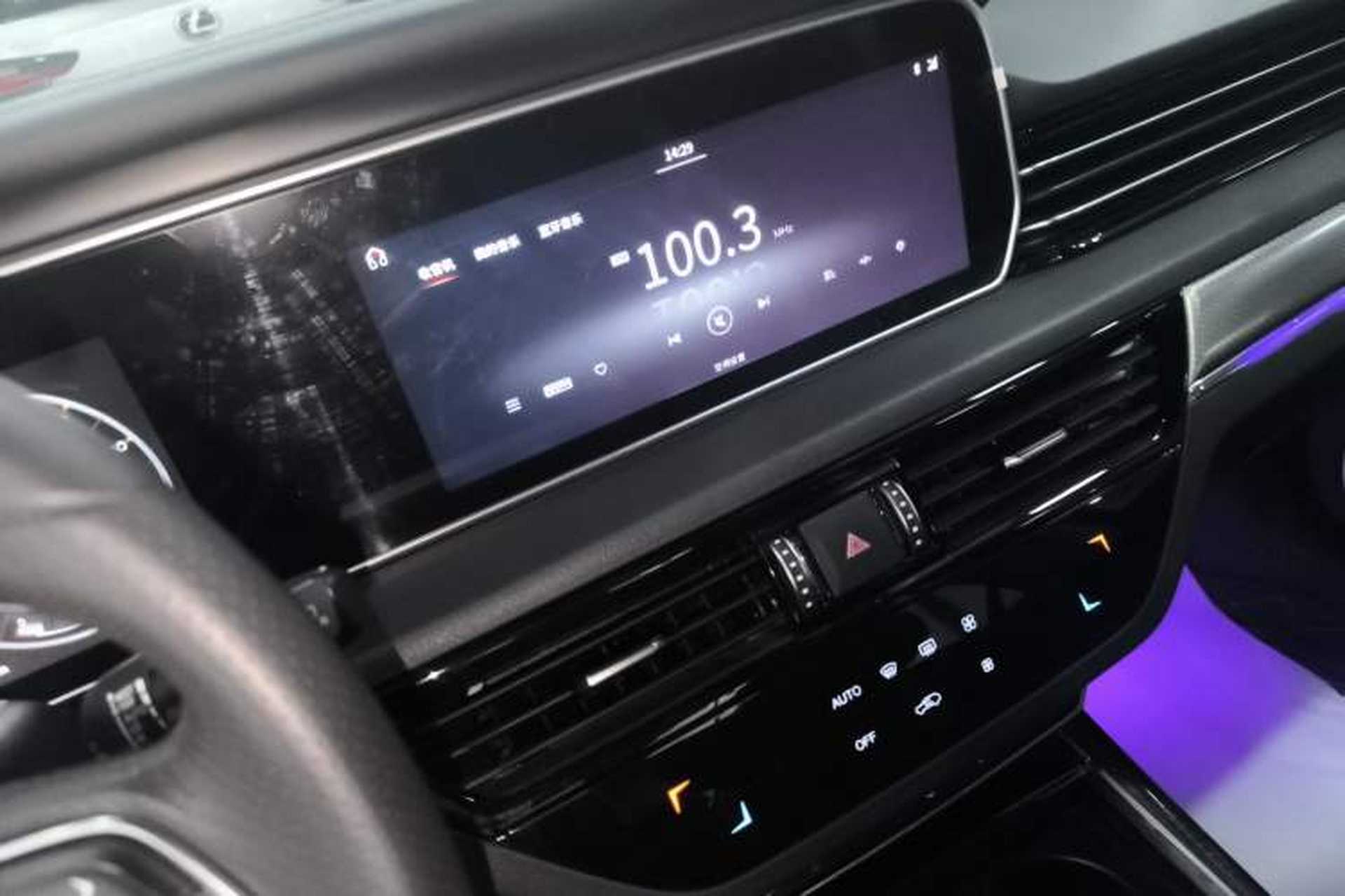 Used Hongqi HS5 2019 2.0T Smart Connect Flagship Edition Audio And AC Panel