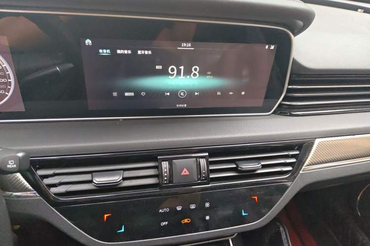 Used Hongqi HS5 2019 2.0T Smart Connect Flagship Edition Audio And AC Panel