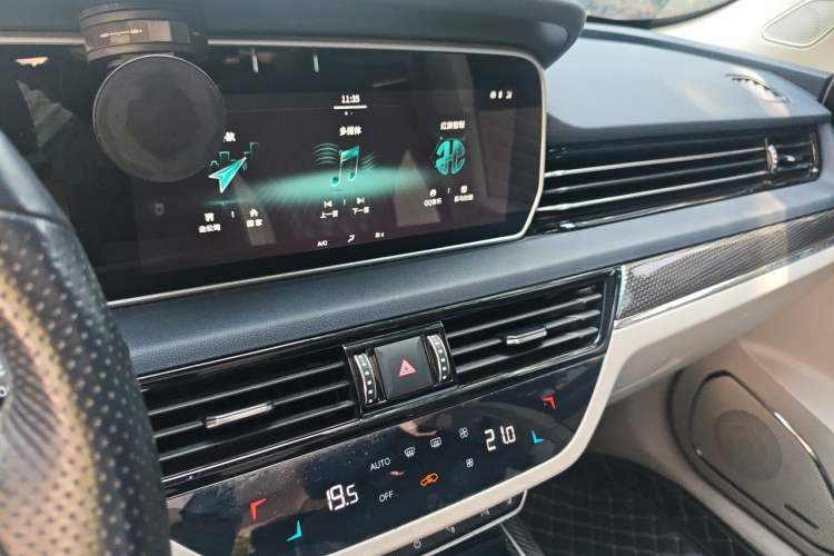 Used Hongqi HS5 2019 2.0T Smart Connect Flagship Edition Audio And AC Panel