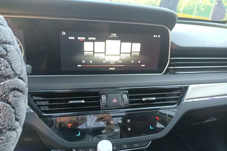 Used Hongqi HS5 2019 2.0T Smart Connect Flagship Edition Audio And AC Panel