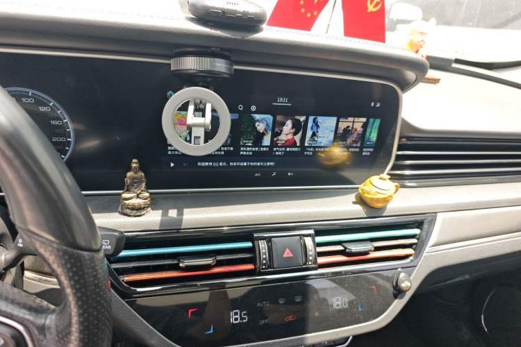 Used Hongqi HS5 2019 2.0T Smart Connect Flagship Edition Audio And AC Panel