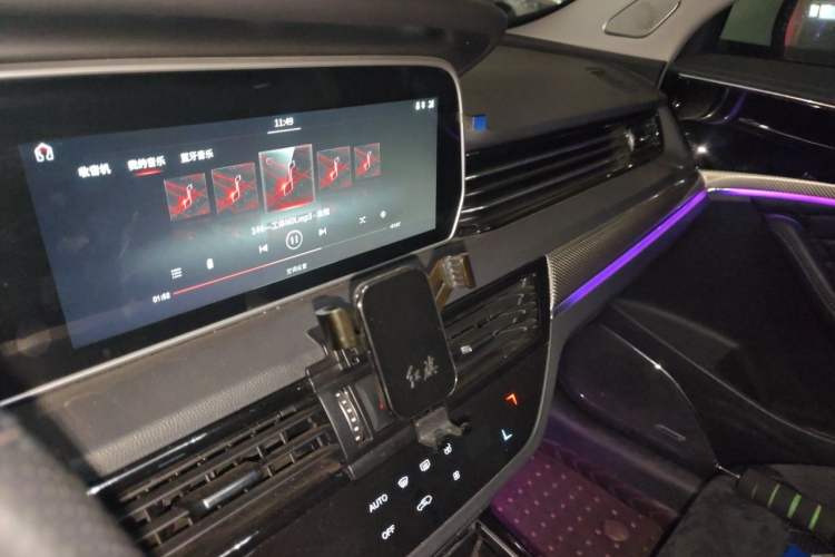 Used Hongqi HS5 2019 2.0T Smart Connect Flagship All-Wheel-Drive Version Audio And AC Panel