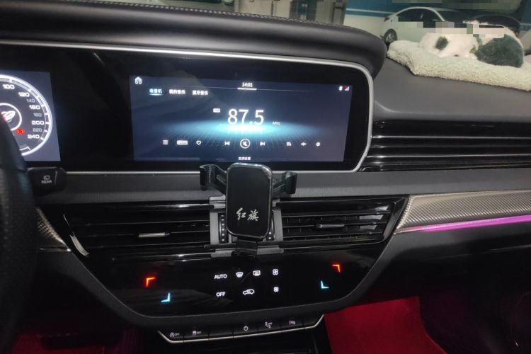 Used Hongqi HS5 2019 2.0T Smart Connect Flagship Edition Audio And AC Panel