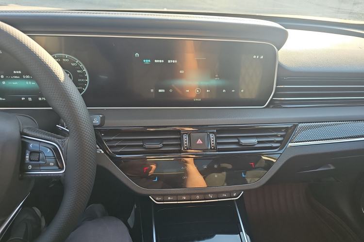 Used Hongqi HS5 2019 2.0T Smart Connect Flagship All-Wheel-Drive Version Audio And AC Panel