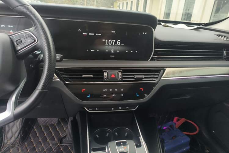 Used Hongqi HS5 2019 2.0T Smart Connect Flagship Edition Audio And AC Panel