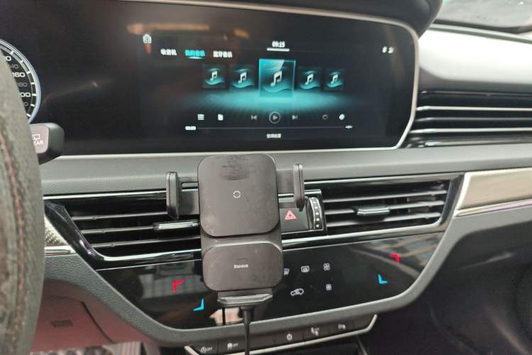 Used Hongqi HS5 2019 2.0T Smart Connect Flagship Edition Audio And AC Panel