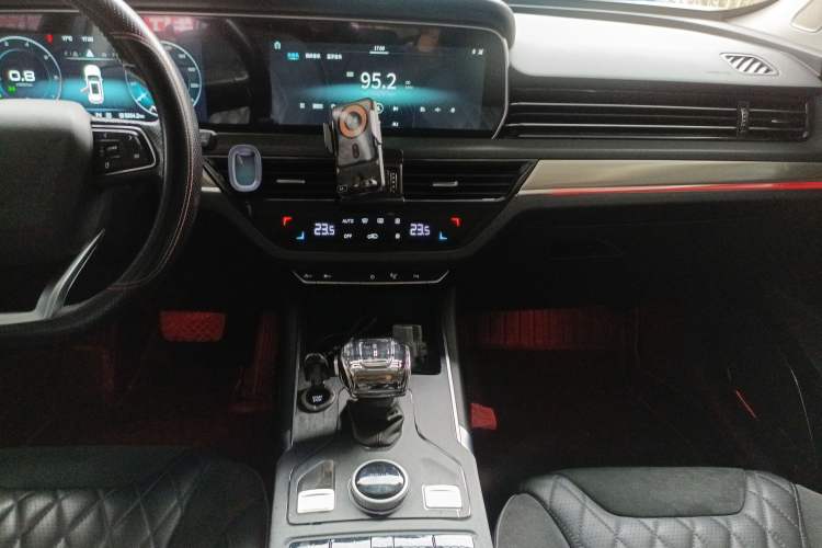 Used Hongqi HS5 2019 2.0T Smart Connect Flagship Edition Audio And AC Panel