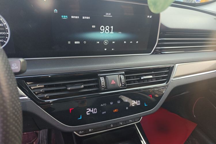 Used Hongqi HS5 2019 2.0T Smart Connect Flagship Edition Audio And AC Panel