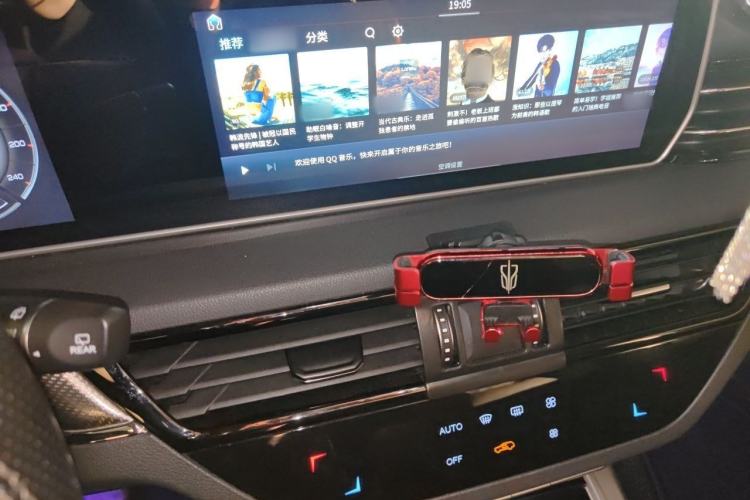 Used Hongqi HS5 2019 2.0T Smart Connect Flagship Edition Audio And AC Panel
