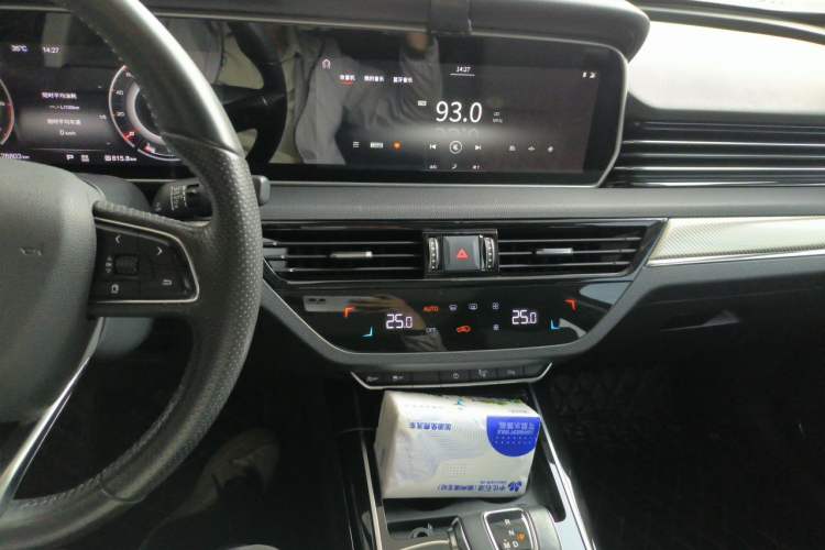 Used Hongqi HS5 2019 2.0T Smart Connect Flagship Edition Audio And AC Panel