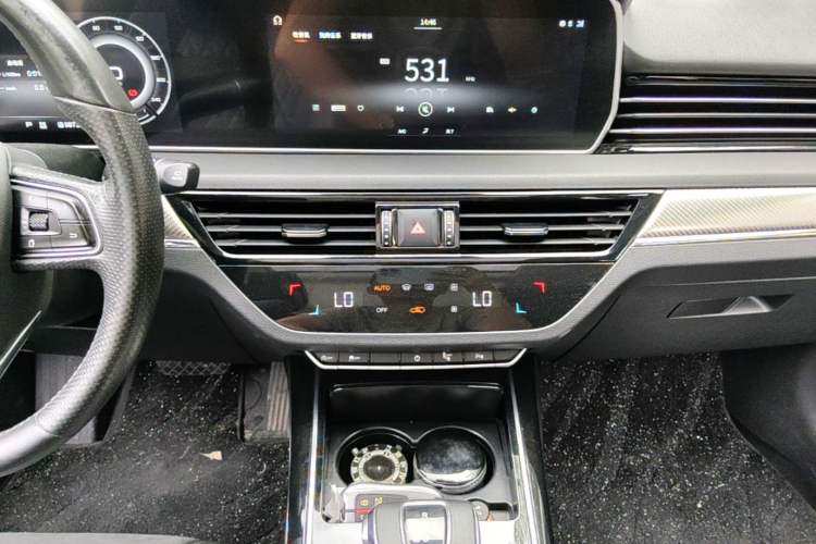 Used Hongqi HS5 2019 2.0T Smart Connect Flagship Edition Audio And AC Panel