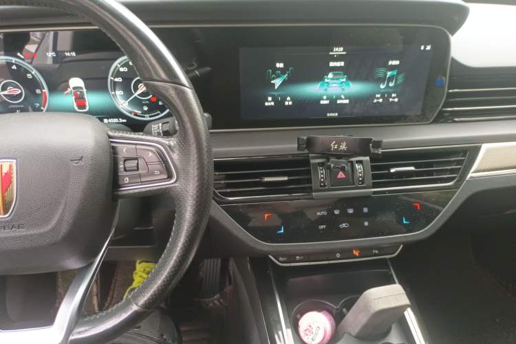 Used Hongqi HS5 2019 2.0T Smart Connect Flagship All-Wheel-Drive Version Audio And AC Panel