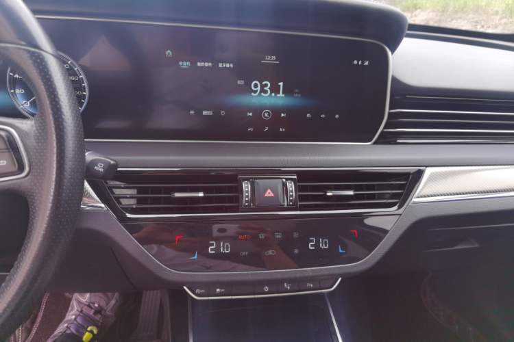 Used Hongqi HS5 2019 2.0T Smart Connect Flagship All-Wheel-Drive Version Audio And AC Panel