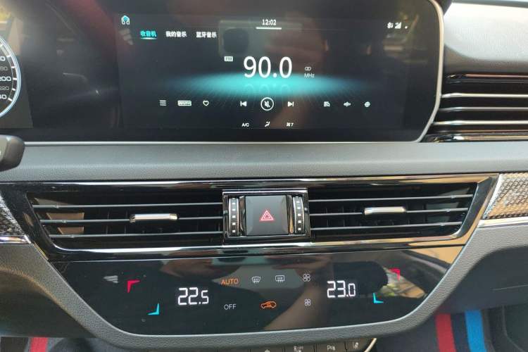 Used Hongqi HS5 2019 2.0T Smart Connect Flagship Edition Audio And AC Panel