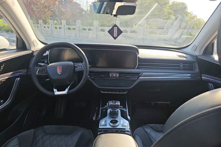 Used Hongqi HS5 2019 2.0T Smart Connect Flagship All-Wheel-Drive Version Center Console
