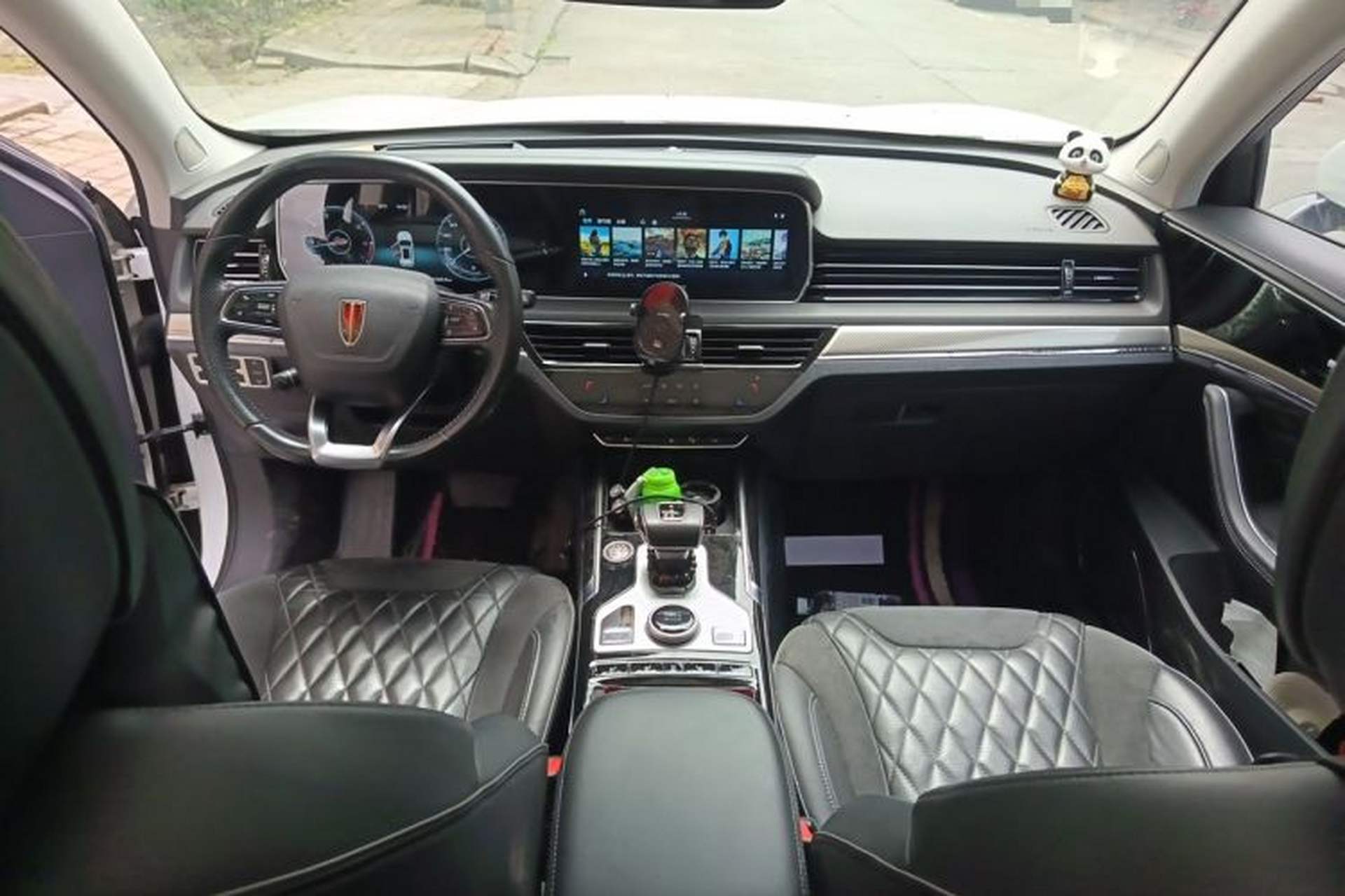 Used Hongqi HS5 2019 2.0T Smart Connect Flagship All-Wheel-Drive Version Center Console