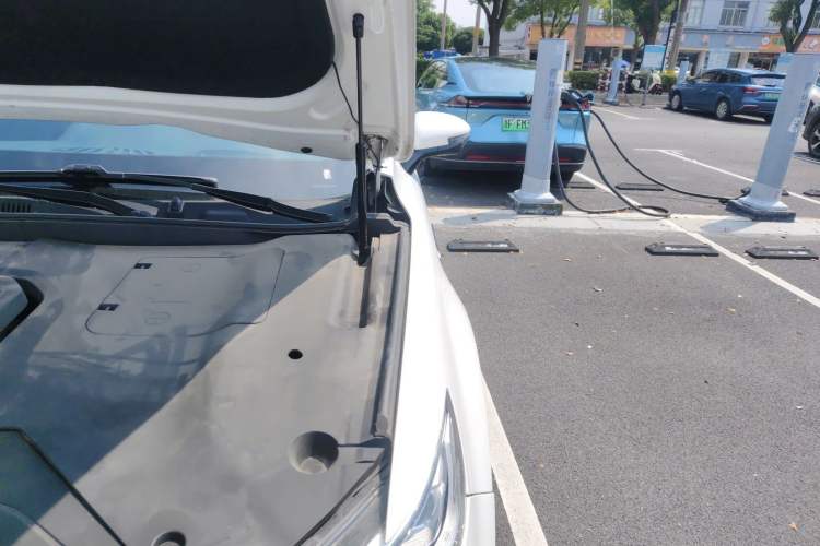 Used Hongqi HS5 2019 2.0T Smart Connect Flagship All-Wheel-Drive Version Engine Bay Left