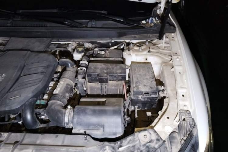 Used Hongqi HS5 2019 2.0T Smart Connect Flagship All-Wheel-Drive Version Engine Bay Left
