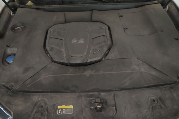 Used Hongqi HS5 2019 2.0T Smart Connect Flagship All-Wheel-Drive Version Engine Bay