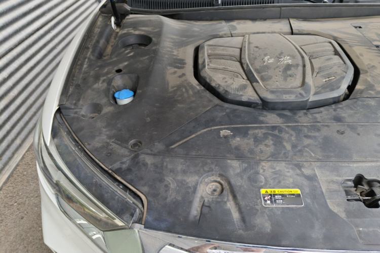 Used Hongqi HS5 2019 2.0T Smart Connect Flagship All-Wheel-Drive Version Engine Bay Right