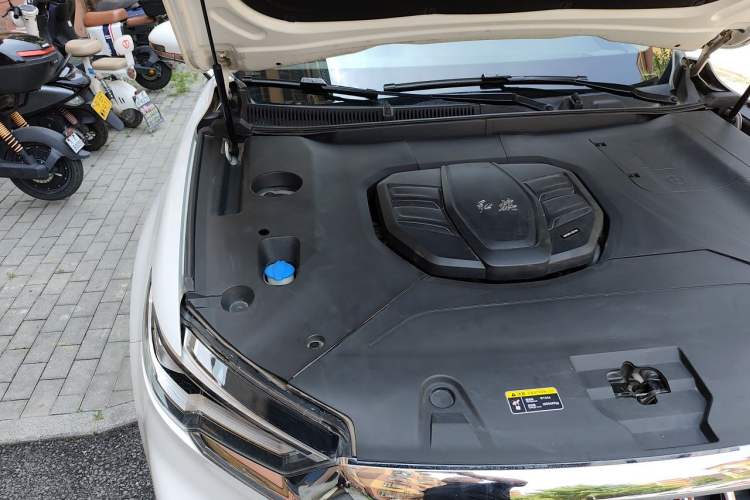 Used Hongqi HS5 2019 2.0T Smart Connect Flagship Edition Engine Bay Right