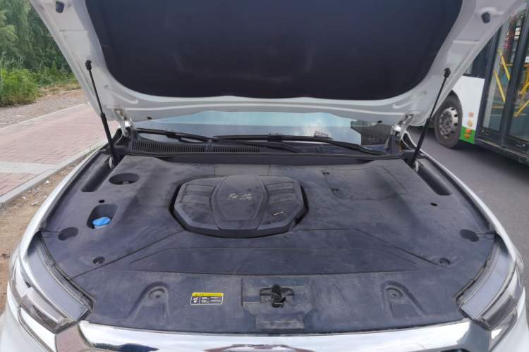Used Hongqi HS5 2019 2.0T Smart Connect Flagship All-Wheel-Drive Version Engine Bay