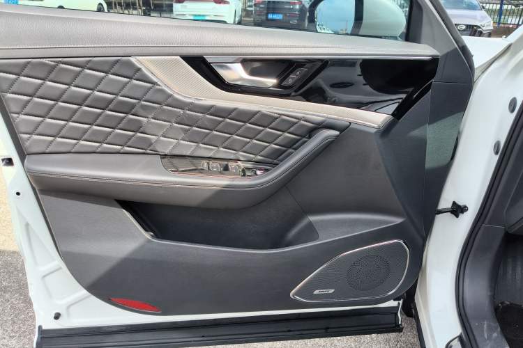Used Hongqi HS5 2019 2.0T Smart Connect Flagship Edition Interior 4