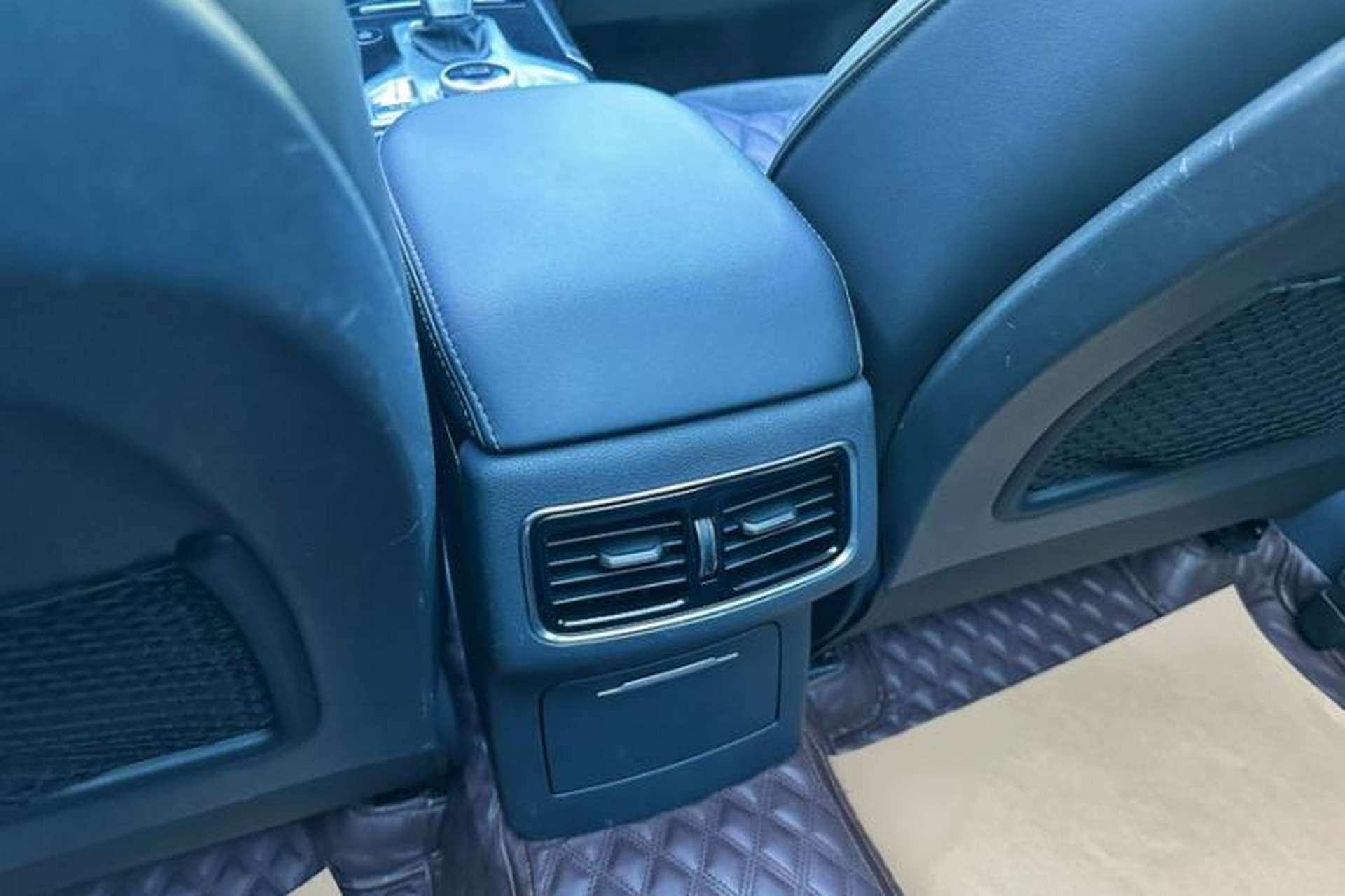 Used Hongqi HS5 2019 2.0T Smart Connect Flagship All-Wheel-Drive Version Interior 8