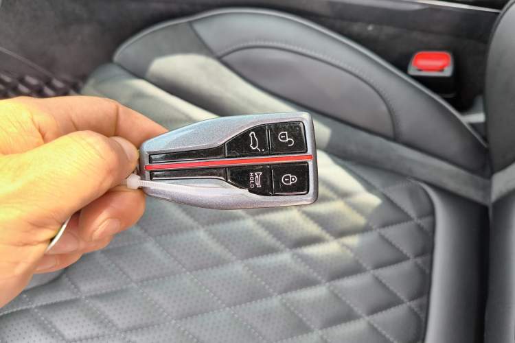 Used Hongqi HS5 2019 2.0T Smart Connect Flagship Edition Interior 8