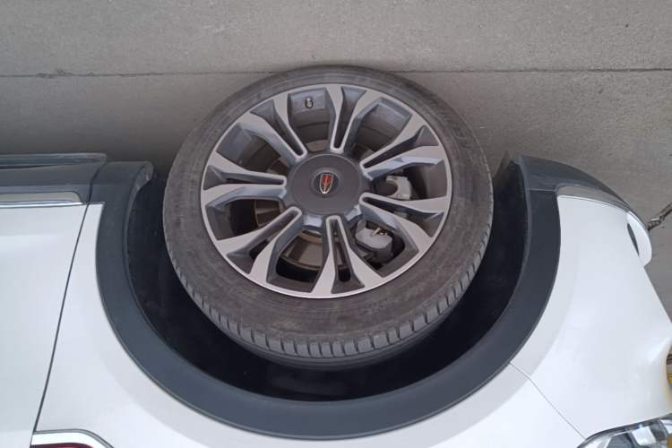 Used Hongqi HS5 2019 2.0T Smart Connect Flagship All-Wheel-Drive Version Left Front Wheel Hub