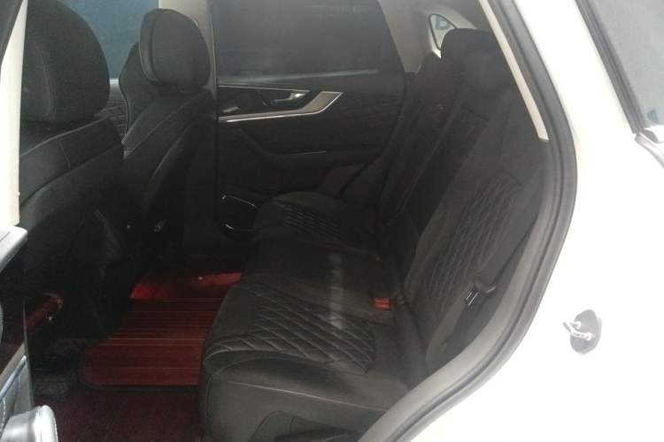 Used Hongqi HS5 2019 2.0T Smart Connect Flagship All-Wheel-Drive Version Left Rear Seat