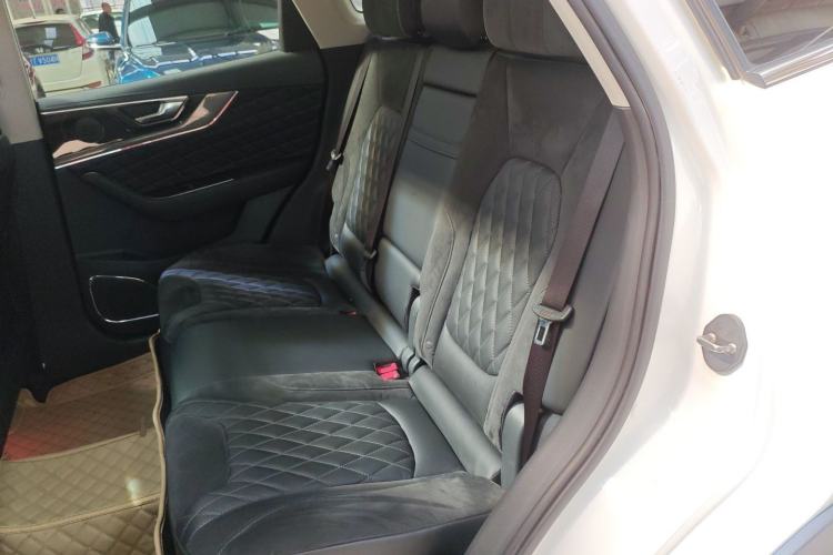 Used Hongqi HS5 2019 2.0T Smart Connect Flagship All-Wheel-Drive Version Left Rear Seat