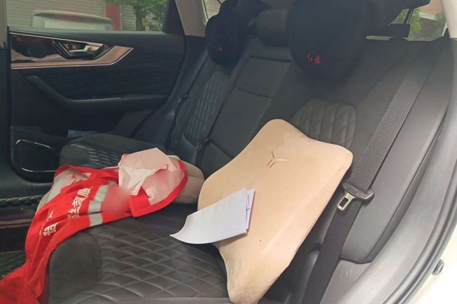 Used Hongqi HS5 2019 2.0T Smart Connect Flagship All-Wheel-Drive Version Left Rear Seat