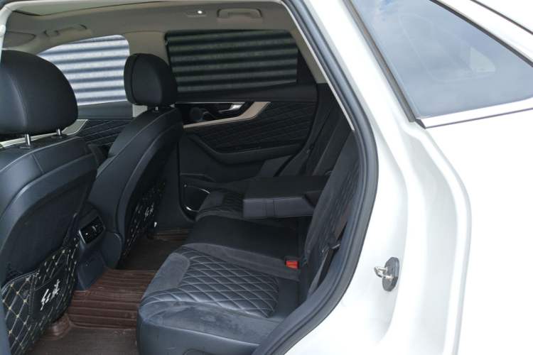 Used Hongqi HS5 2019 2.0T Smart Connect Flagship All-Wheel-Drive Version Left Rear Seat