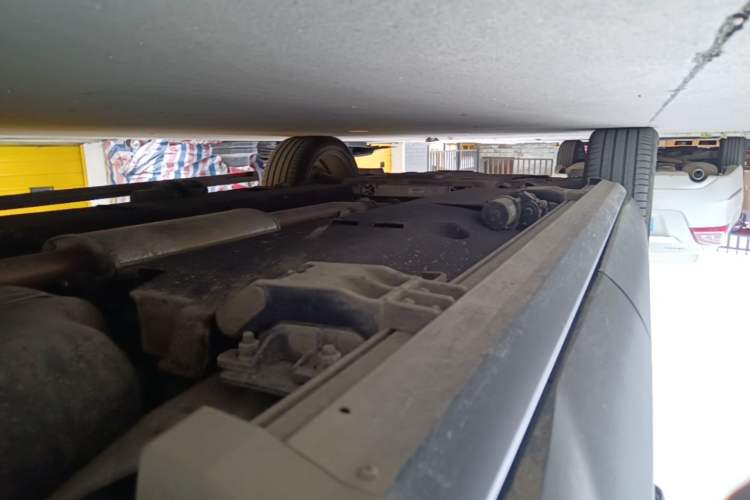 Used Hongqi HS5 2019 2.0T Smart Connect Flagship All-Wheel-Drive Version Left Side Sill