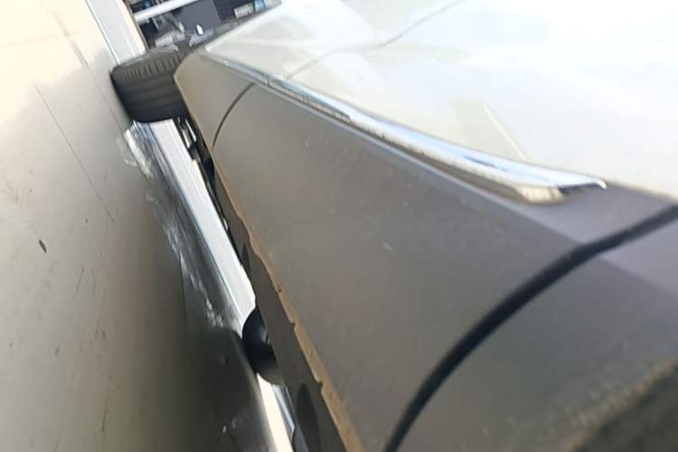 Used Hongqi HS5 2019 2.0T Smart Connect Flagship All-Wheel-Drive Version Left Side Sill