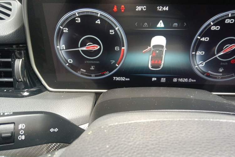 Used Hongqi HS5 2019 2.0T Smart Connect Flagship All-Wheel-Drive Version Odometer Close Up