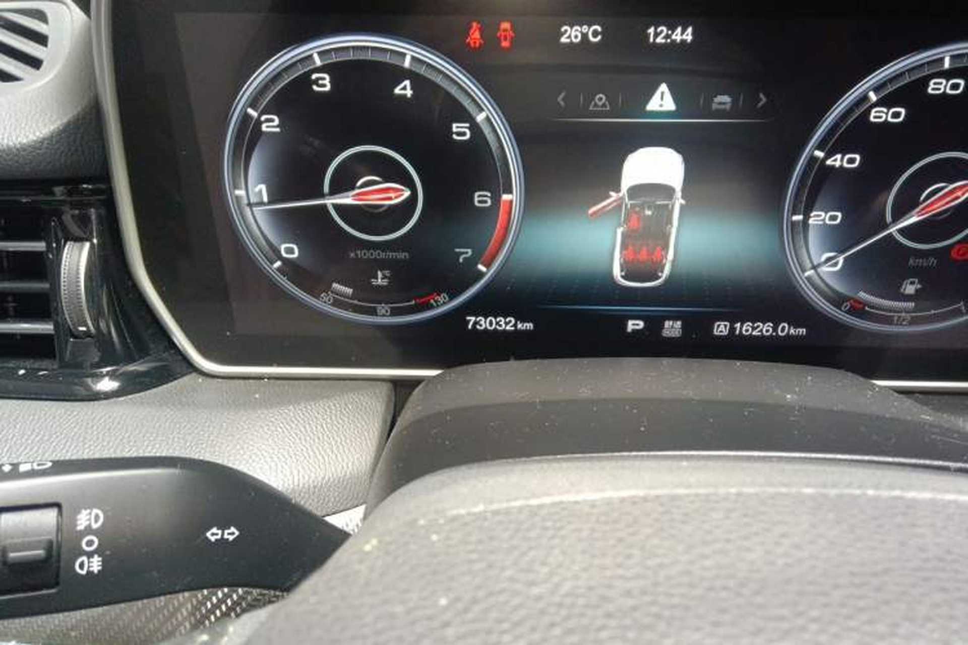 Used Hongqi HS5 2019 2.0T Smart Connect Flagship All-Wheel-Drive Version Odometer Close Up