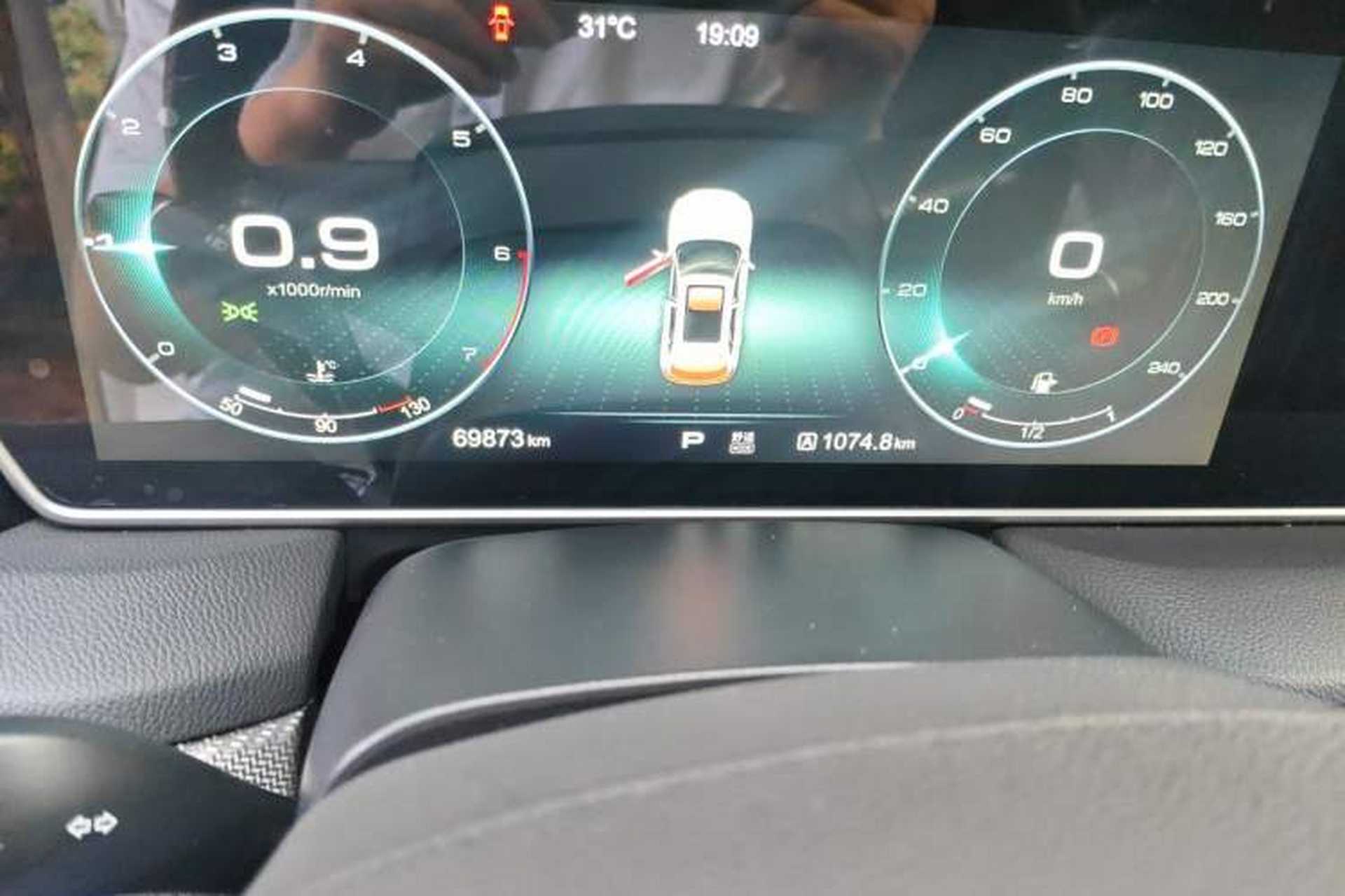 Used Hongqi HS5 2019 2.0T Smart Connect Flagship All-Wheel-Drive Version Odometer Close Up