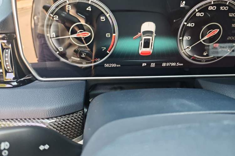 Used Hongqi HS5 2019 2.0T Smart Connect Flagship Edition Odometer Close Up