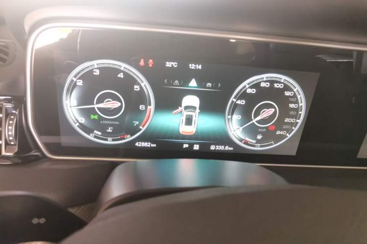 Used Hongqi HS5 2019 2.0T Smart Connect Flagship All-Wheel-Drive Version Odometer Close Up