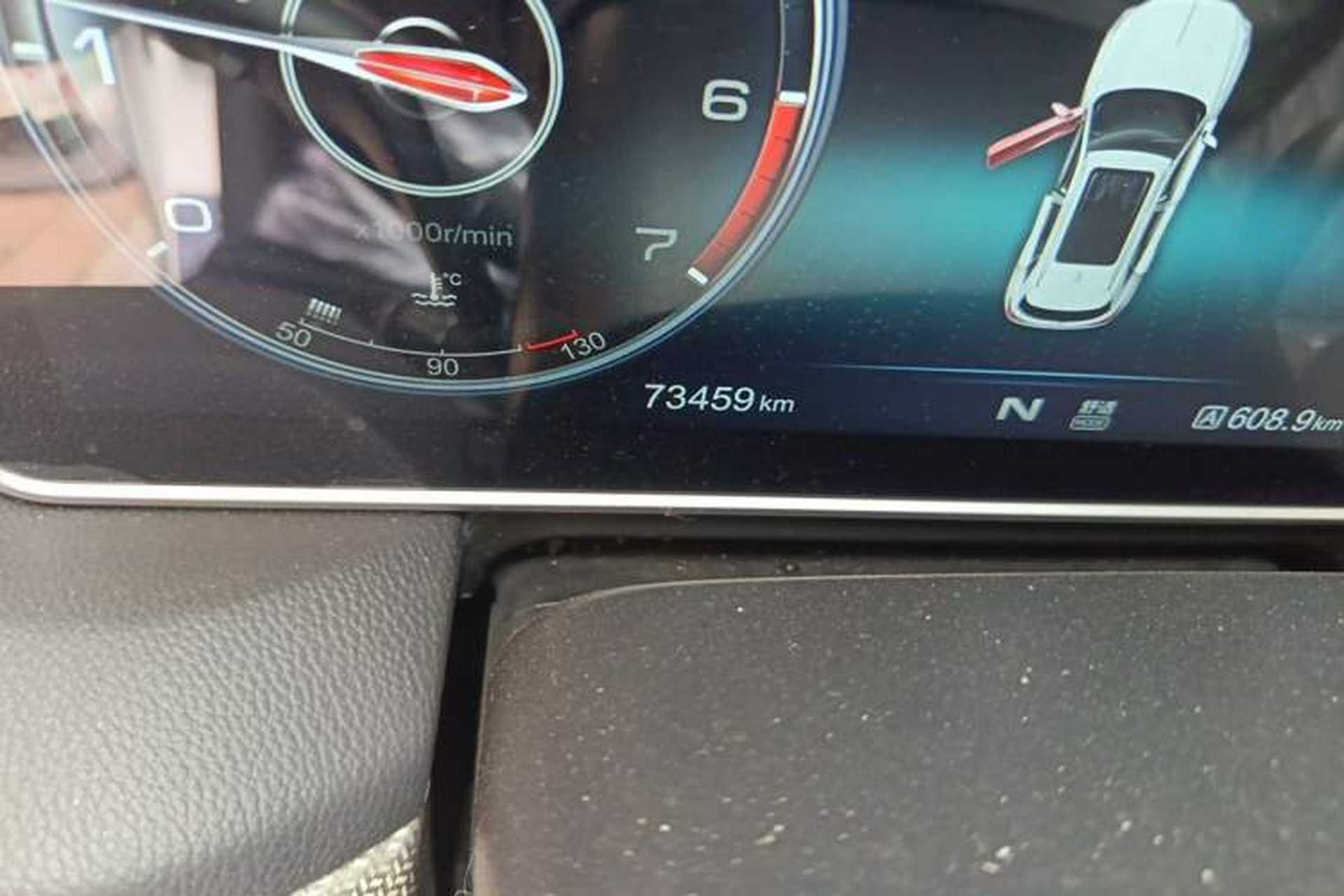 Used Hongqi HS5 2019 2.0T Smart Connect Flagship All-Wheel-Drive Version Odometer Close Up
