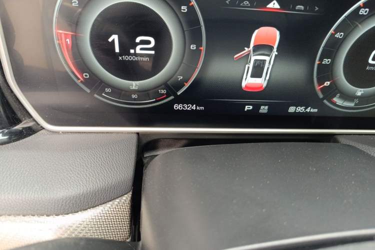 Used Hongqi HS5 2019 2.0T Smart Connect Flagship Edition Odometer Close Up