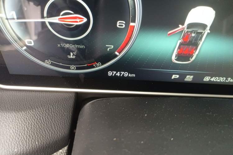 Used Hongqi HS5 2019 2.0T Smart Connect Flagship All-Wheel-Drive Version Odometer Close Up