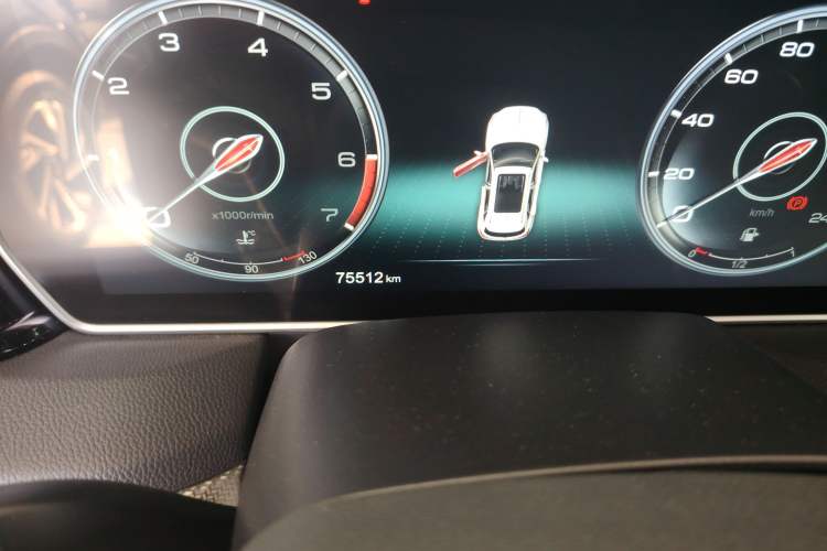 Used Hongqi HS5 2019 2.0T Smart Connect Flagship All-Wheel-Drive Version Odometer Close Up