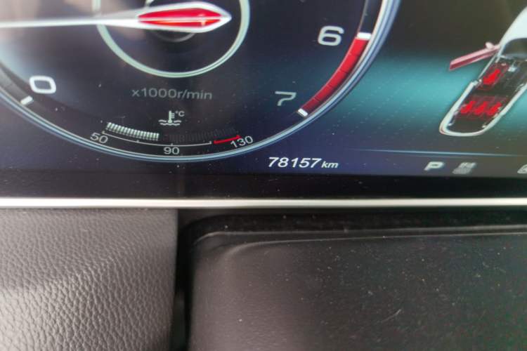 Used Hongqi HS5 2019 2.0T Smart Connect Flagship All-Wheel-Drive Version Odometer Close Up