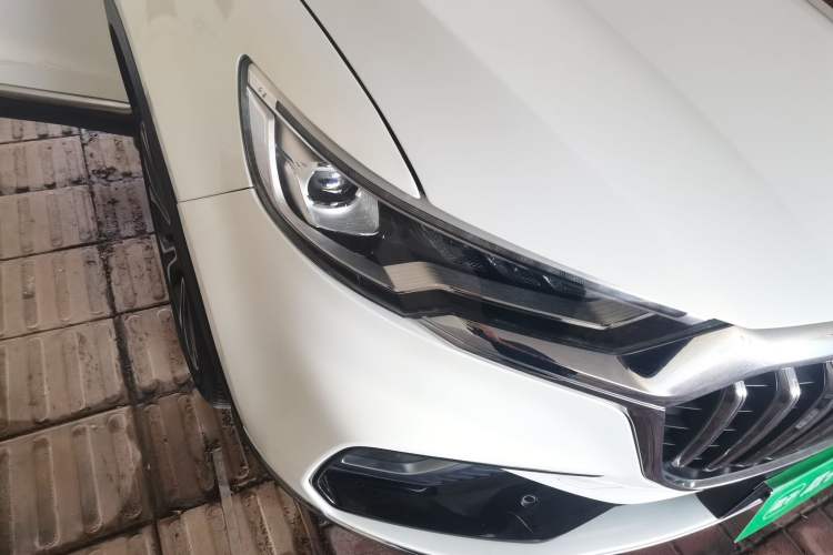 Used Hongqi HS5 2019 2.0T Smart Connect Flagship All-Wheel-Drive Version Right Front Headlight